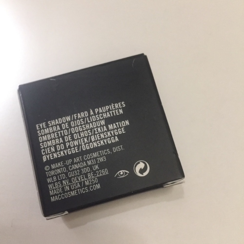 Mac eye shadow - Picture 3 of 3